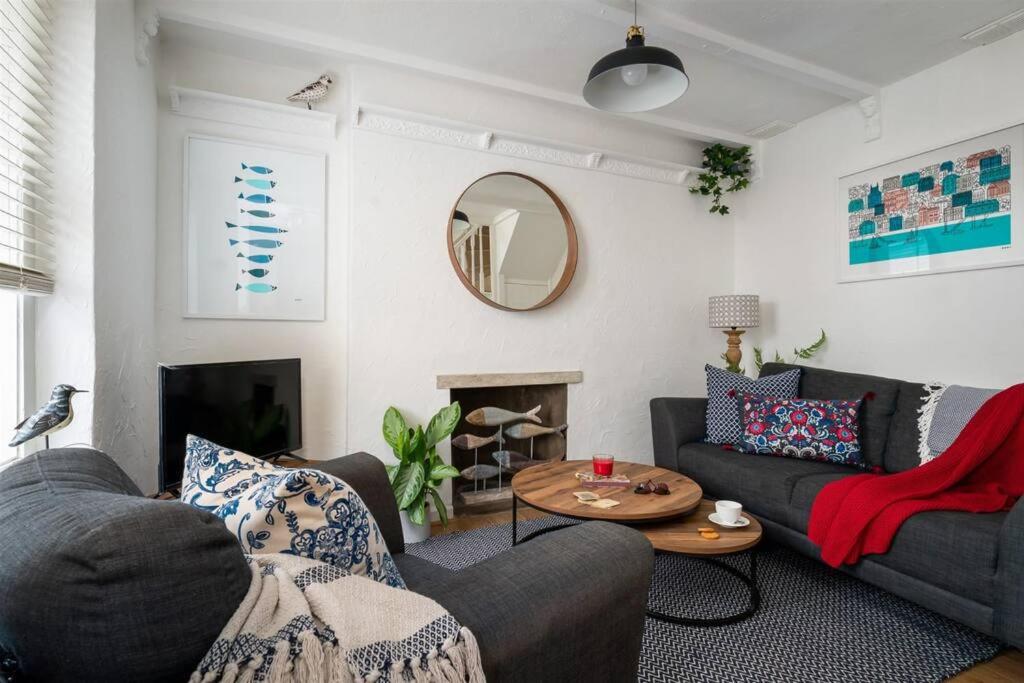 Anchor Cottage – quaint and cosy fisherman’s cottage room 2